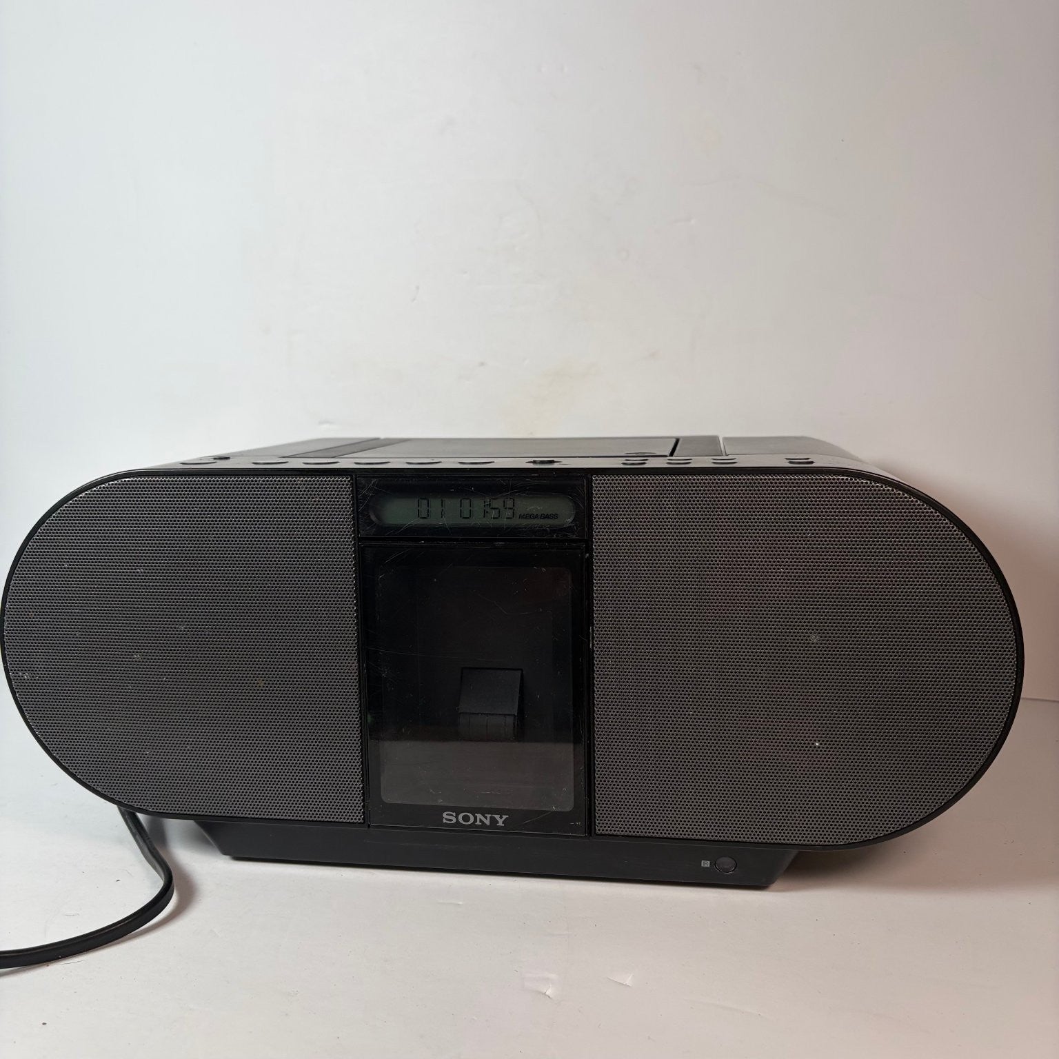 Sony ZS-S4IP Portable Stereo CD iPod Player Mega Bass Audio In Black Compact
