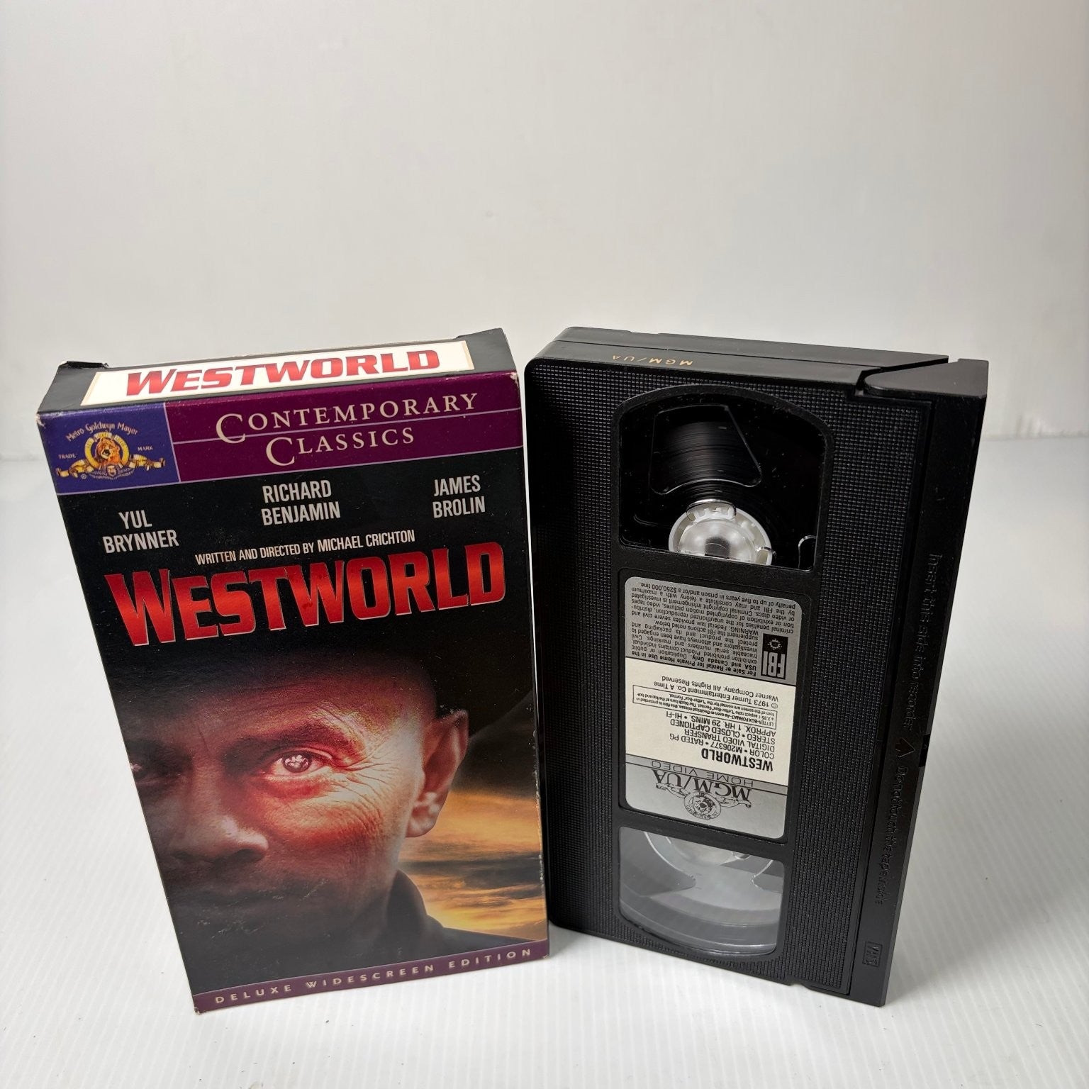 Westworld VHS 1973 Sci-Fi Thriller Deluxe Widescreen Edition MGM/UA