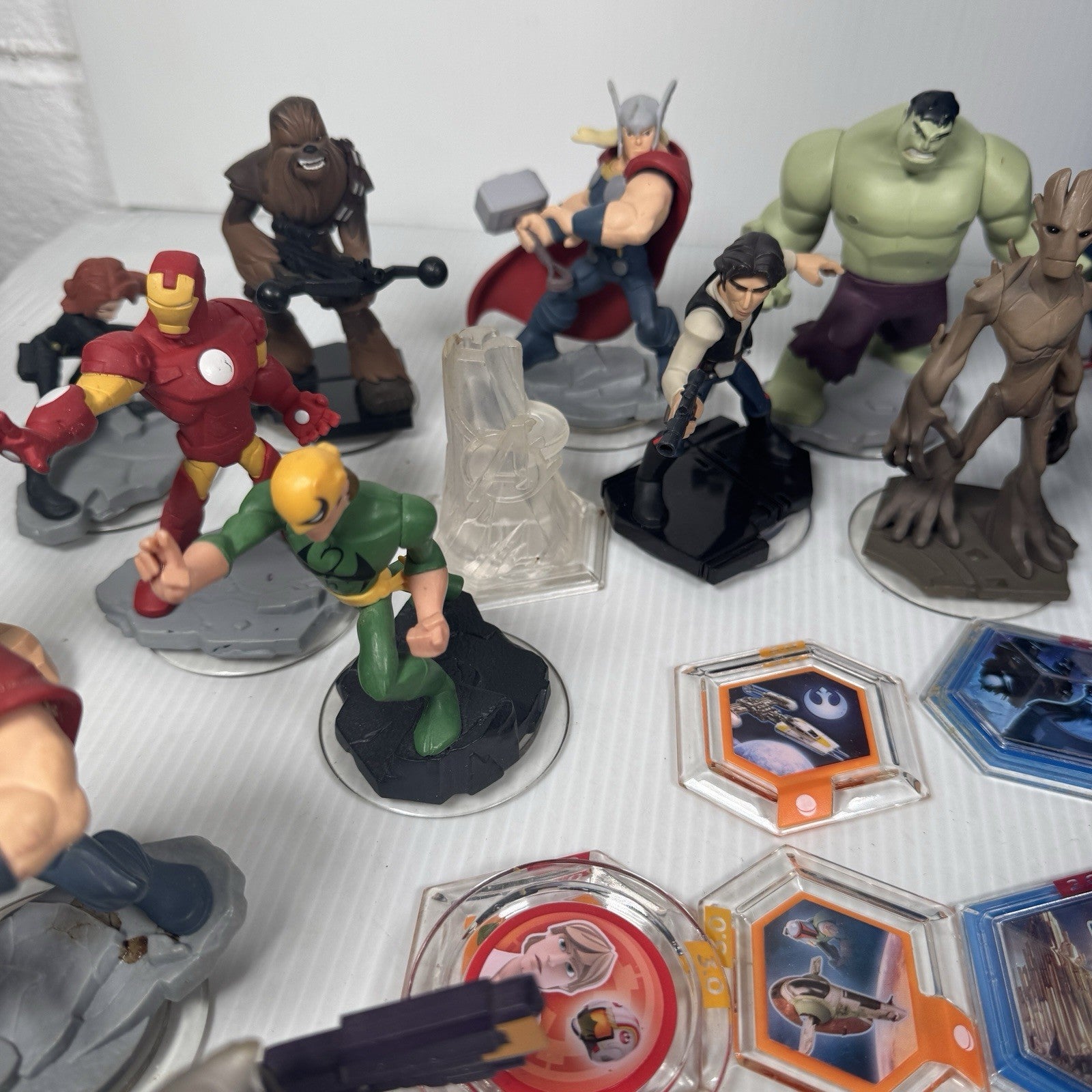 Disney Infinity Marvel Figure Lot of 16 w/ Carrying Case Ironman, Venom & More
