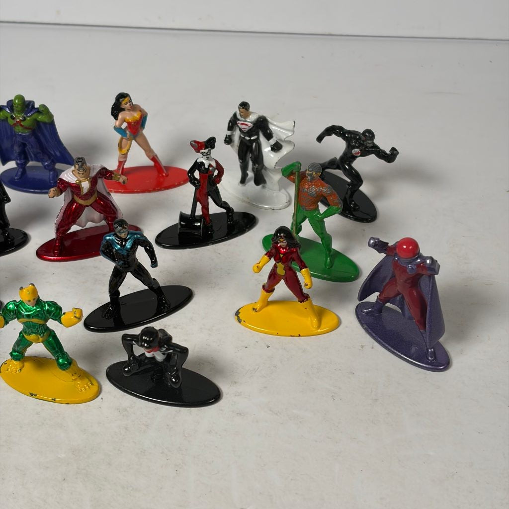 Jada Nano Metalfigs DC Comics Lot of 20 Diecast Mini Figures Batman Superman