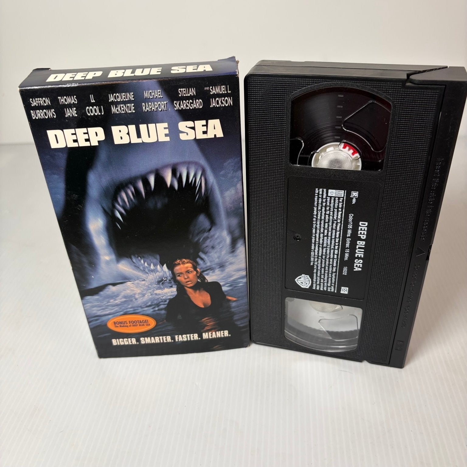 Deep Blue Sea VHS 1999 Sci-Fi Action Thriller Warner Bros. Bonus Footage