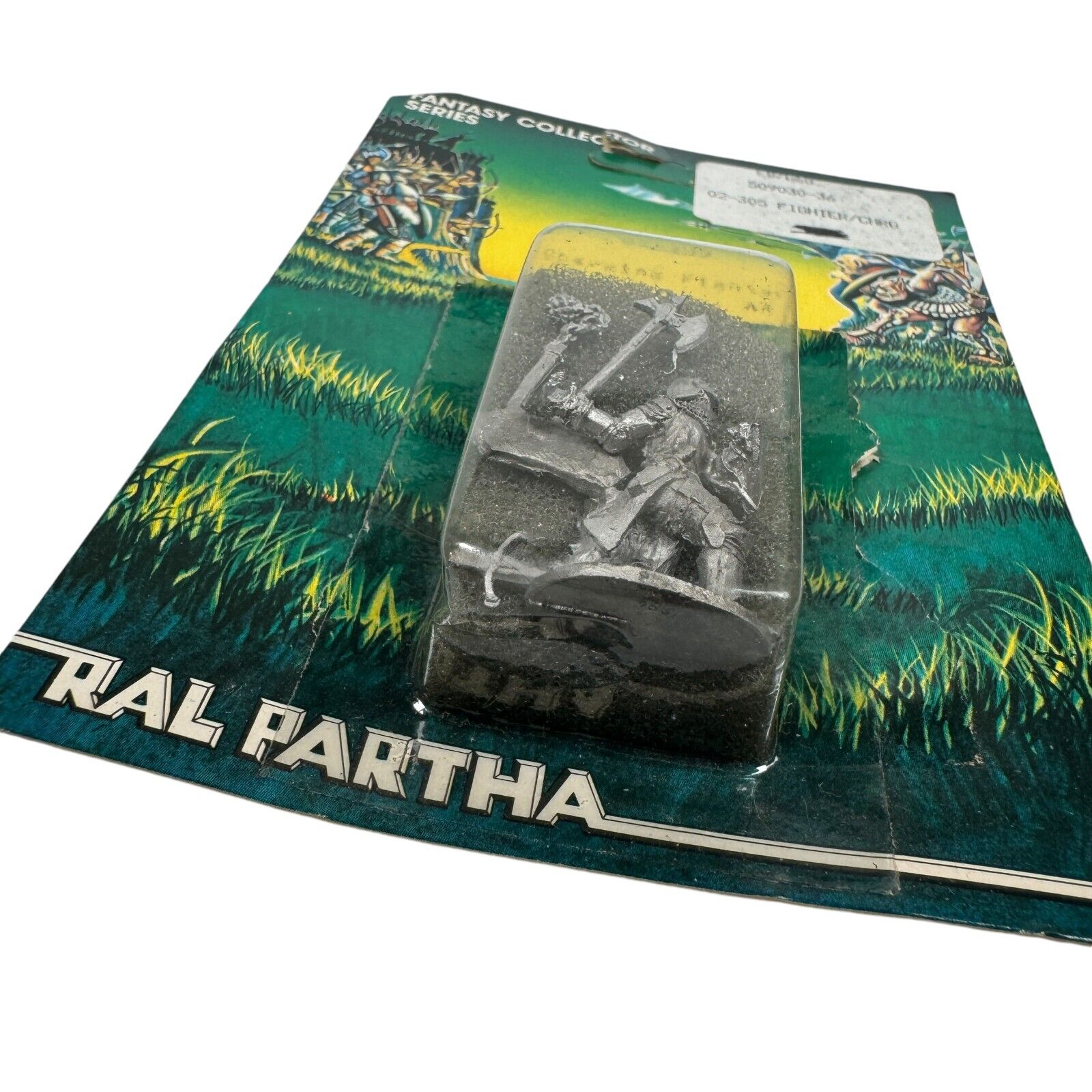 Ral Partha Charging Fighter AA 02-305 Fantasy Collector Series Lead Minifigure