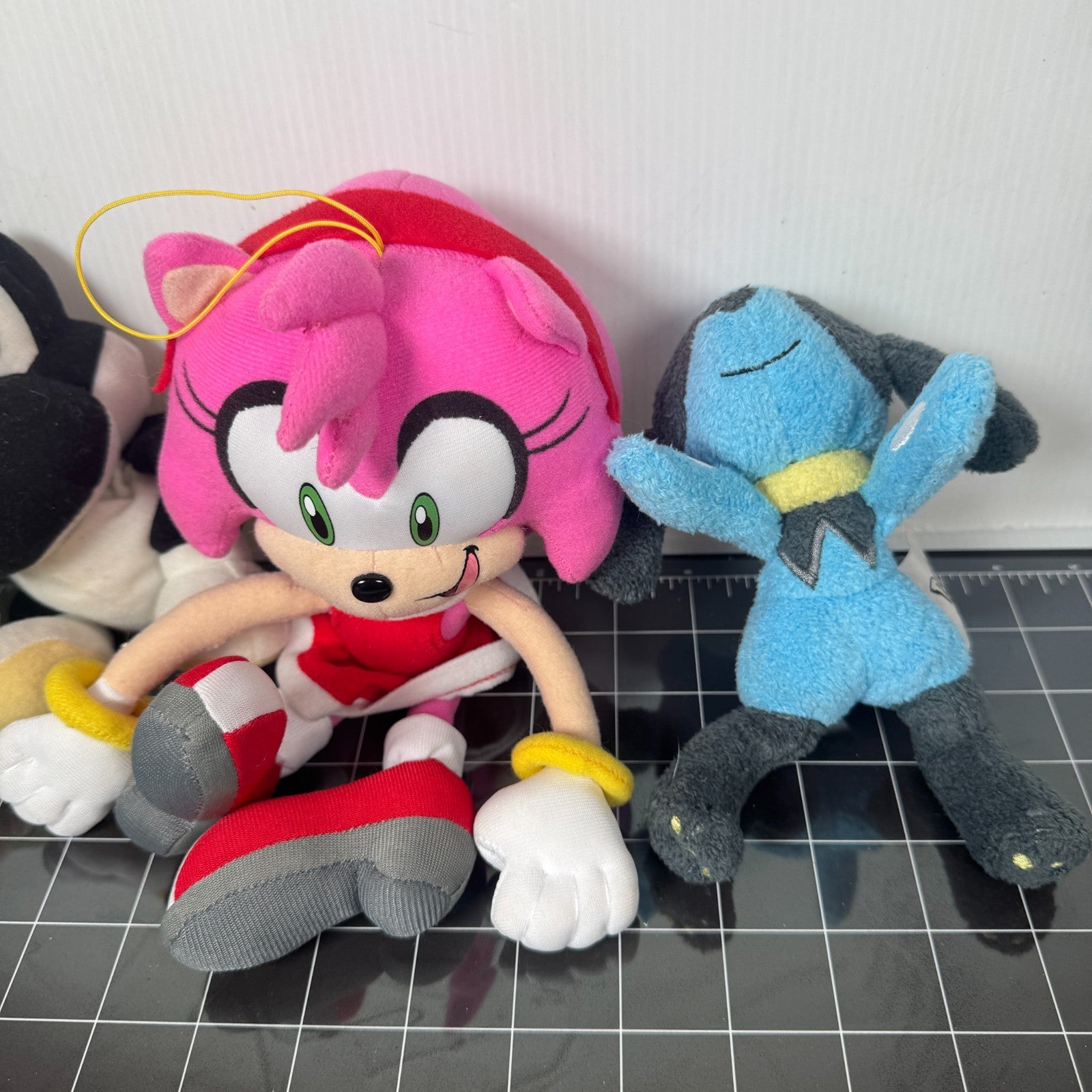 Mixed Video Game Plush Lot Yoshi, Cat Luigi, Lucario Pokemon, and Amy Rose 10"