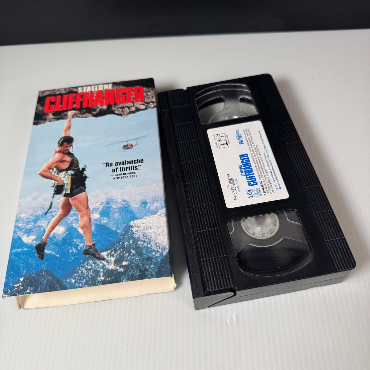 Cliffhanger VHS 1993 Action Thriller Original Release Columbia TriStar