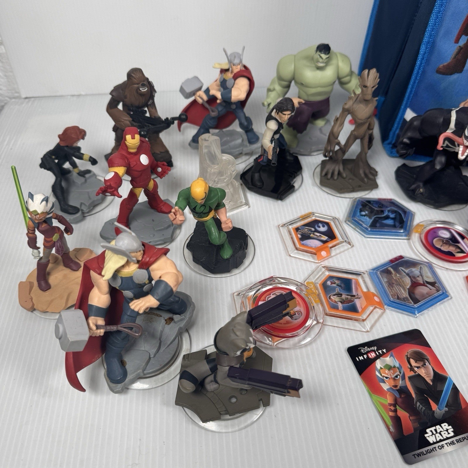 Disney Infinity Marvel Figure Lot of 16 w/ Carrying Case Ironman, Venom & More