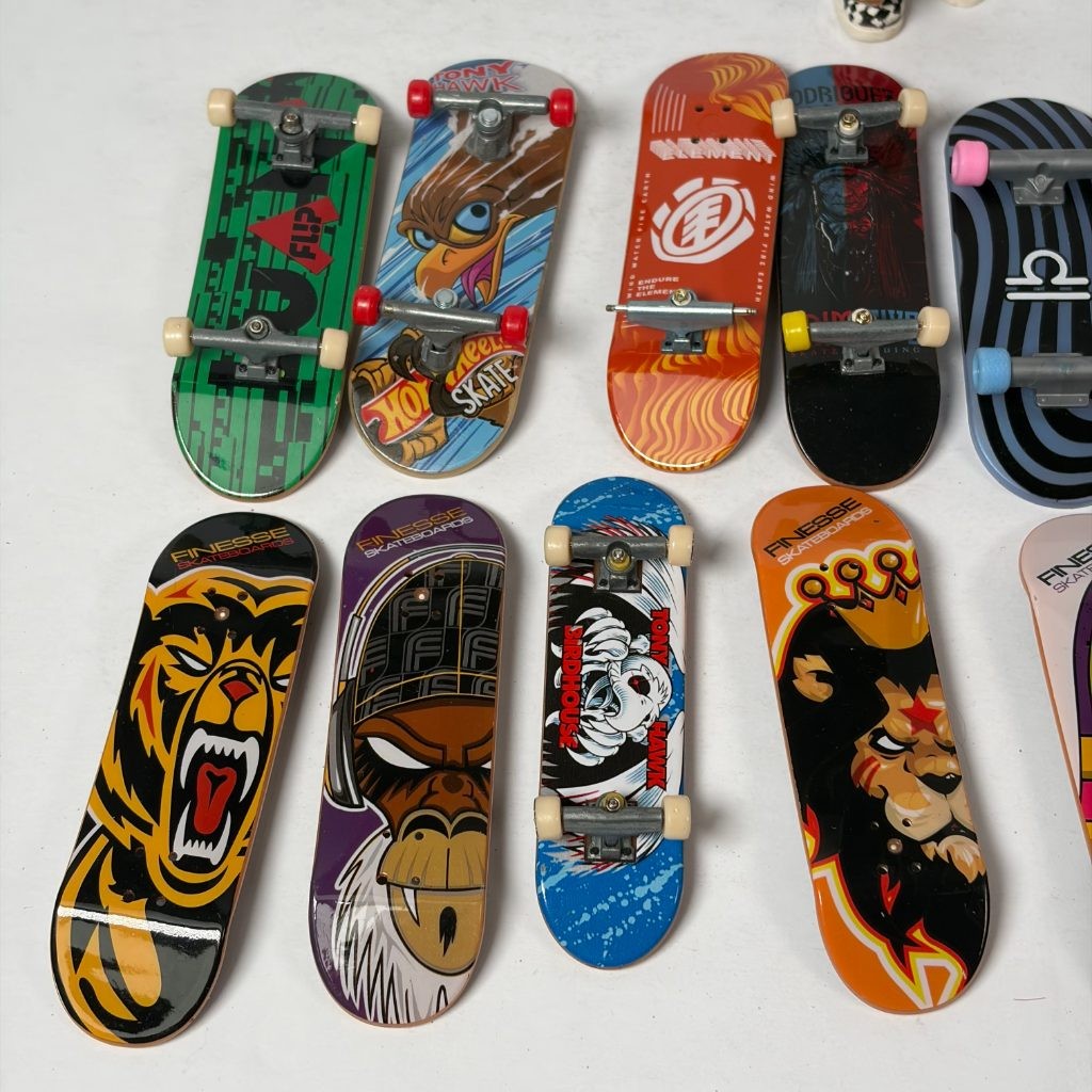 Tech Deck Fingerboard Lot 13 Finesse Element Santa Cruz Tony Hawk + Figure