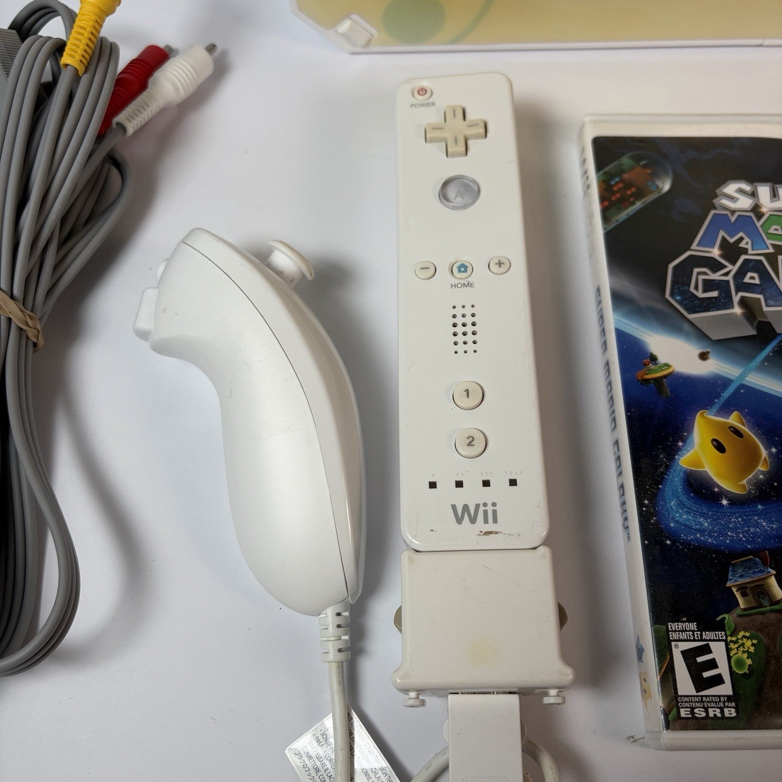 Nintendo Wii RVL-001 White Console w/ Super Mario Galaxy, Motion Plus & Nunchuk