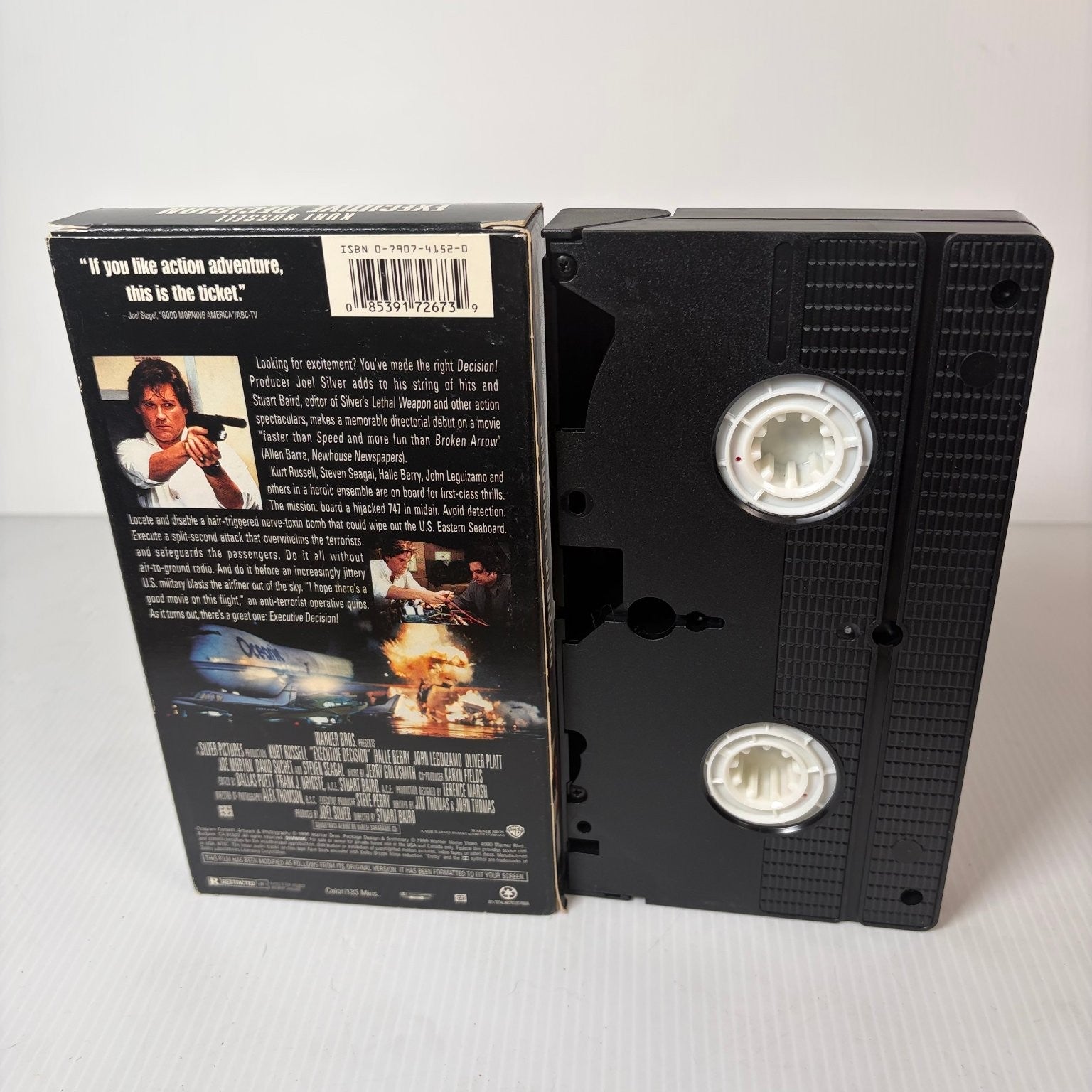 Executive Decision VHS 1996 Action Thriller Kurt Russell Warner Bros. Hits