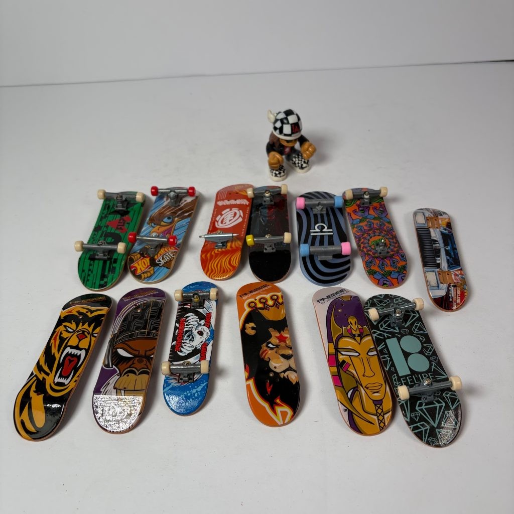 Tech Deck Fingerboard Lot 13 Finesse Element Santa Cruz Tony Hawk + Figure