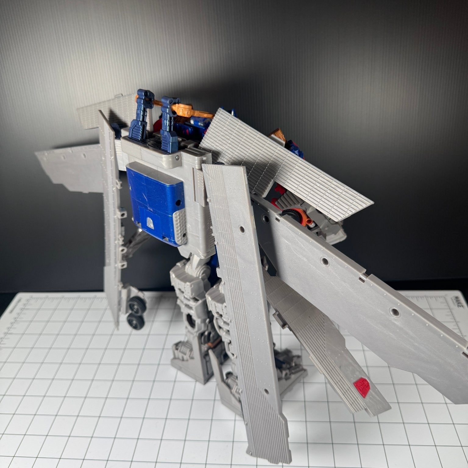 Ultimate Optimus Prime Transformers 3 Dark of the Moon Complete with Blaster