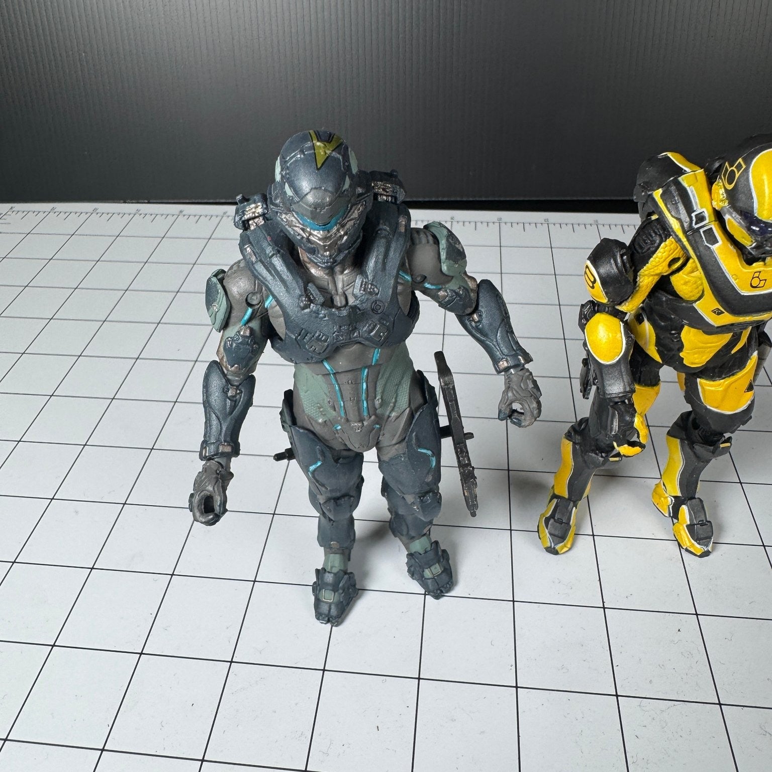 Halo Spartan Lot of 2 McFarlane Figures Locke Alpha Crawler & Athlon w/ Rifles