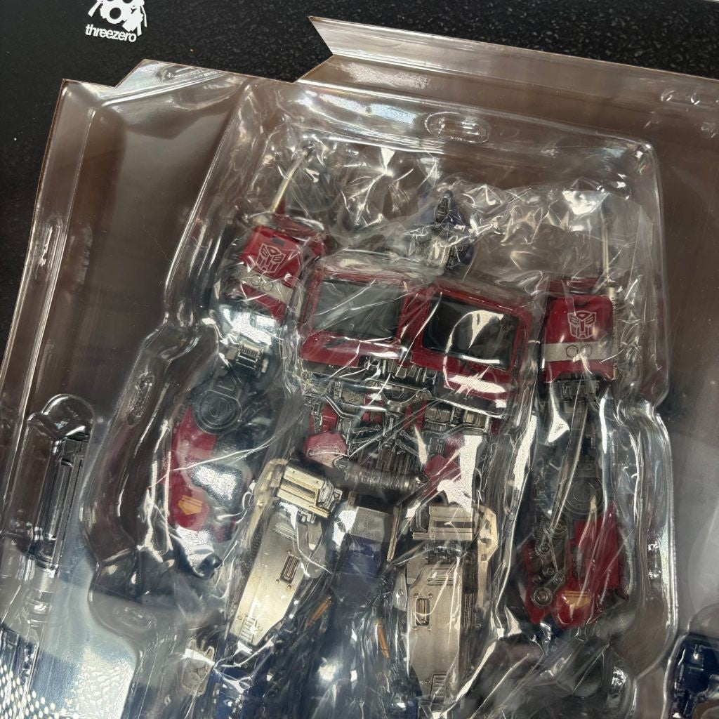 threezero Transformers Bumblebee Optimus Prime DLX Scale Collectible Figure