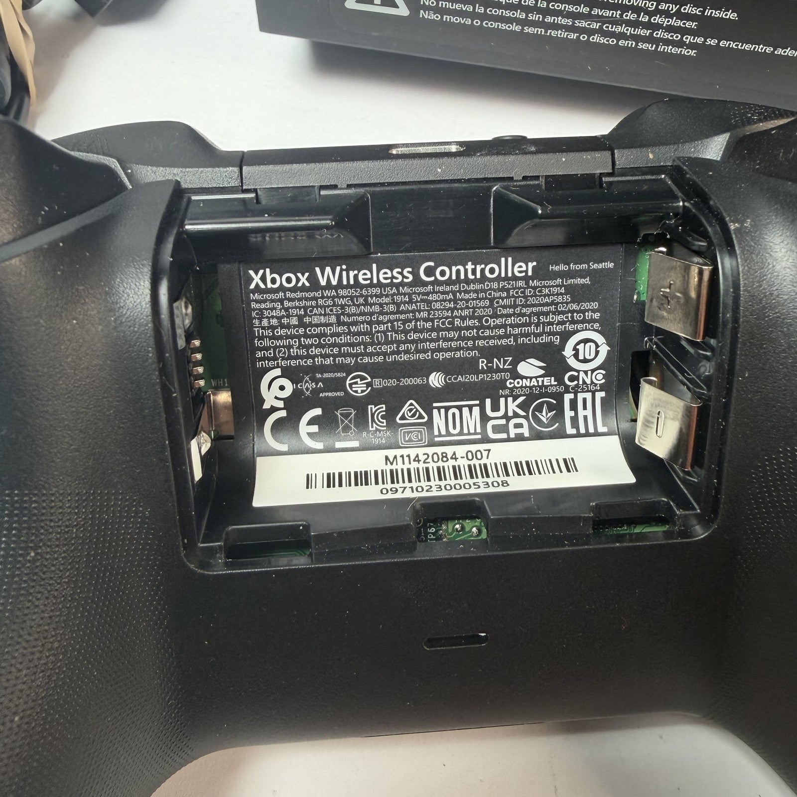 Xbox One Console 500GB Black with Kinect, Controller, 2 Games & Cables