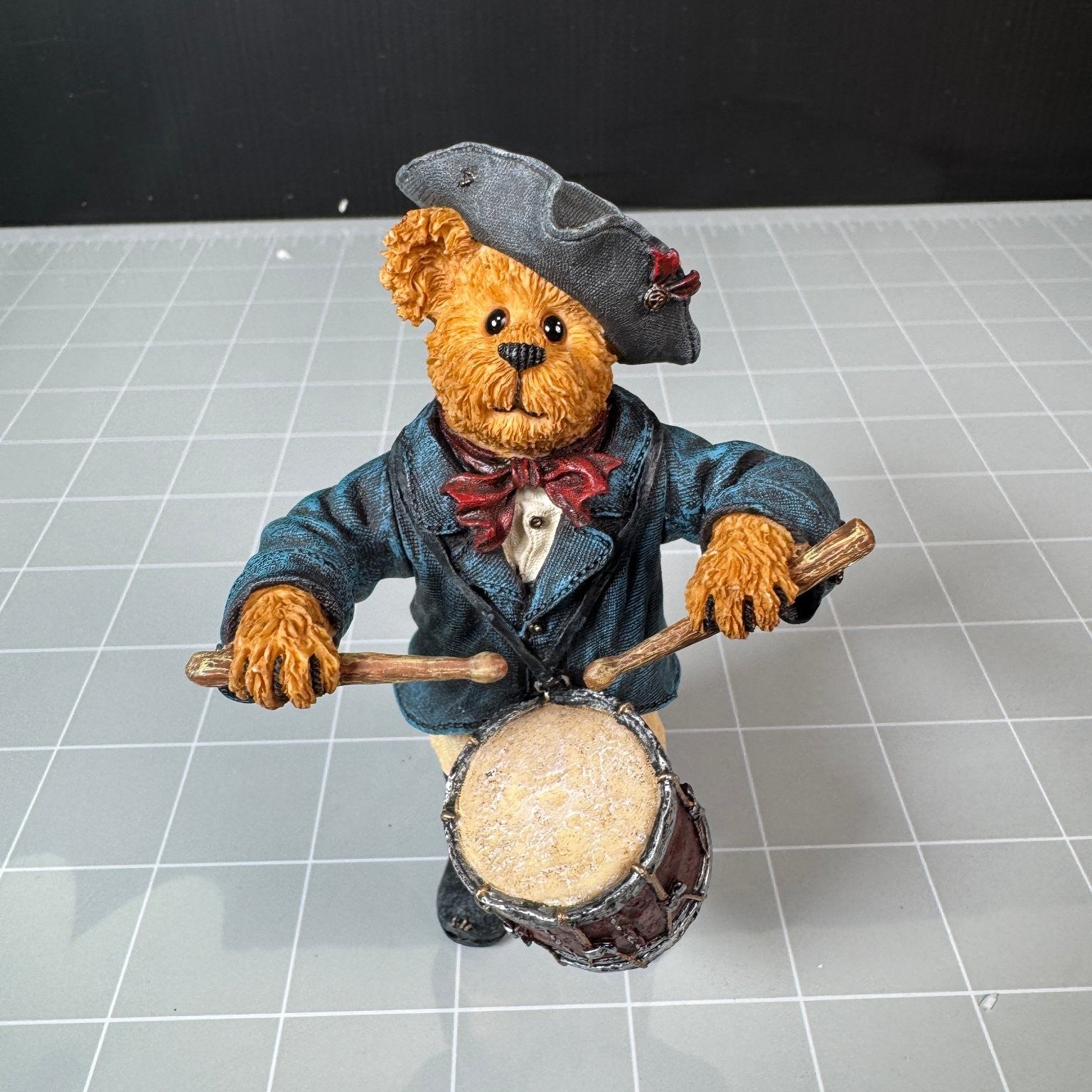 Thomas Drummer True Blue Shoe Box Bear Style 3248 Resin Figure in Original Box