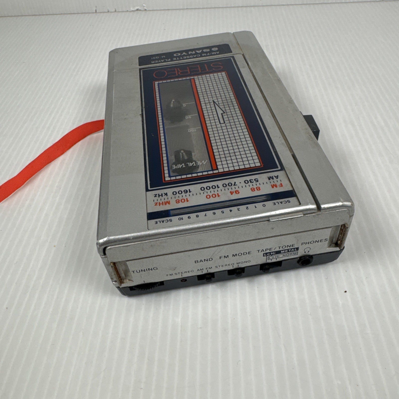 Vintage Sanyo M-G31 FM/AM Portable Cassette Player AS IS For Parts / Repair