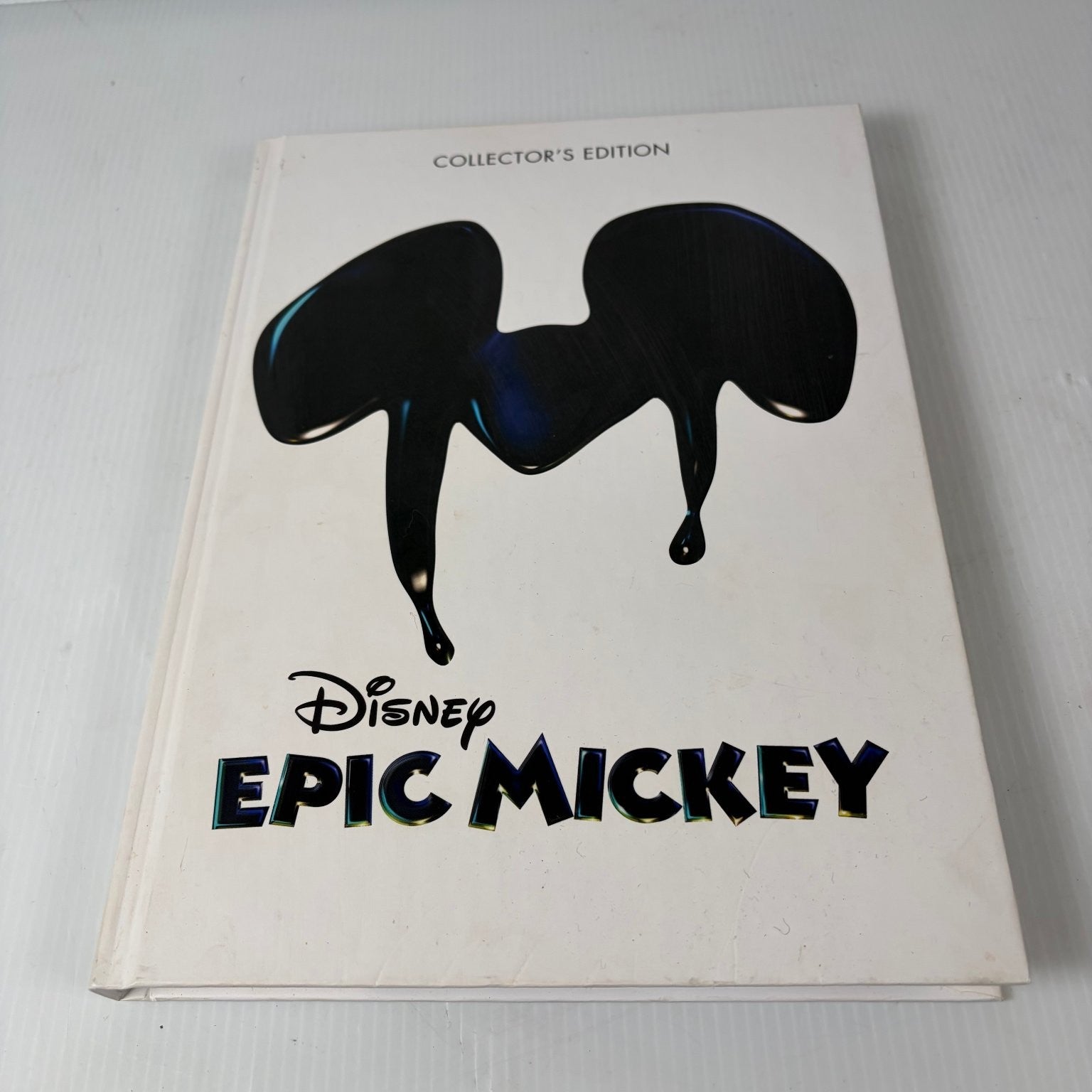 Disney Epic Mickey Wii Collector's Edition Strategy Guide w/ Animation Cel