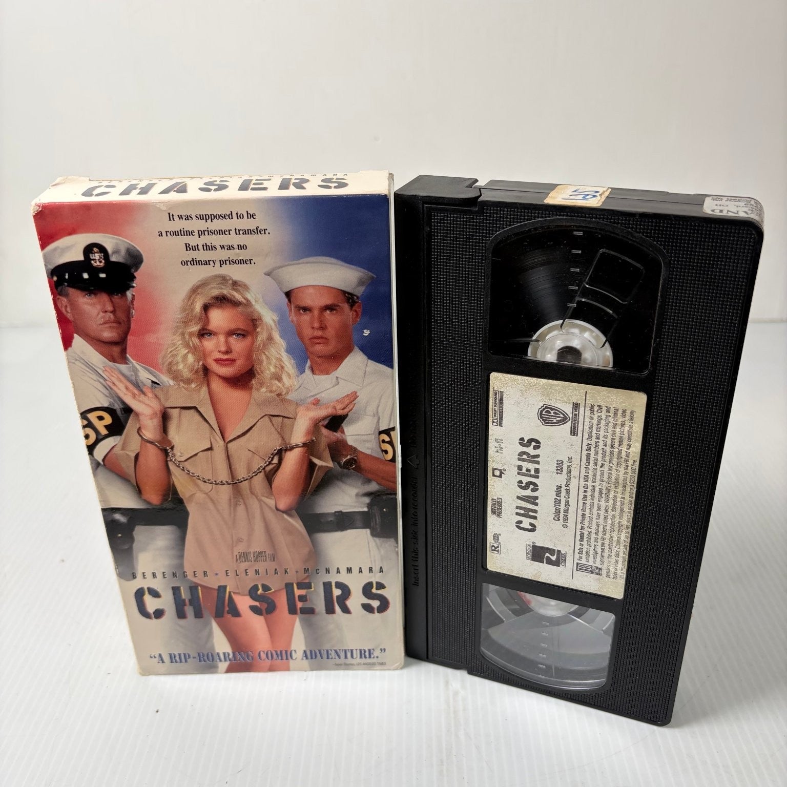 CHASERS VHS 1994 Comedy Action Adventure Dennis Hopper Warner Bros.