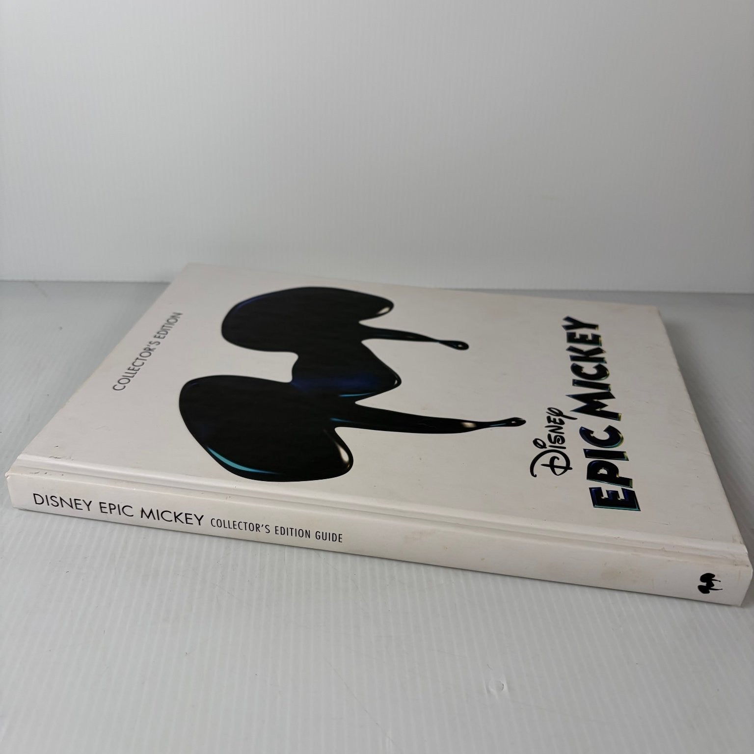 Disney Epic Mickey Wii Collector's Edition Strategy Guide w/ Animation Cel