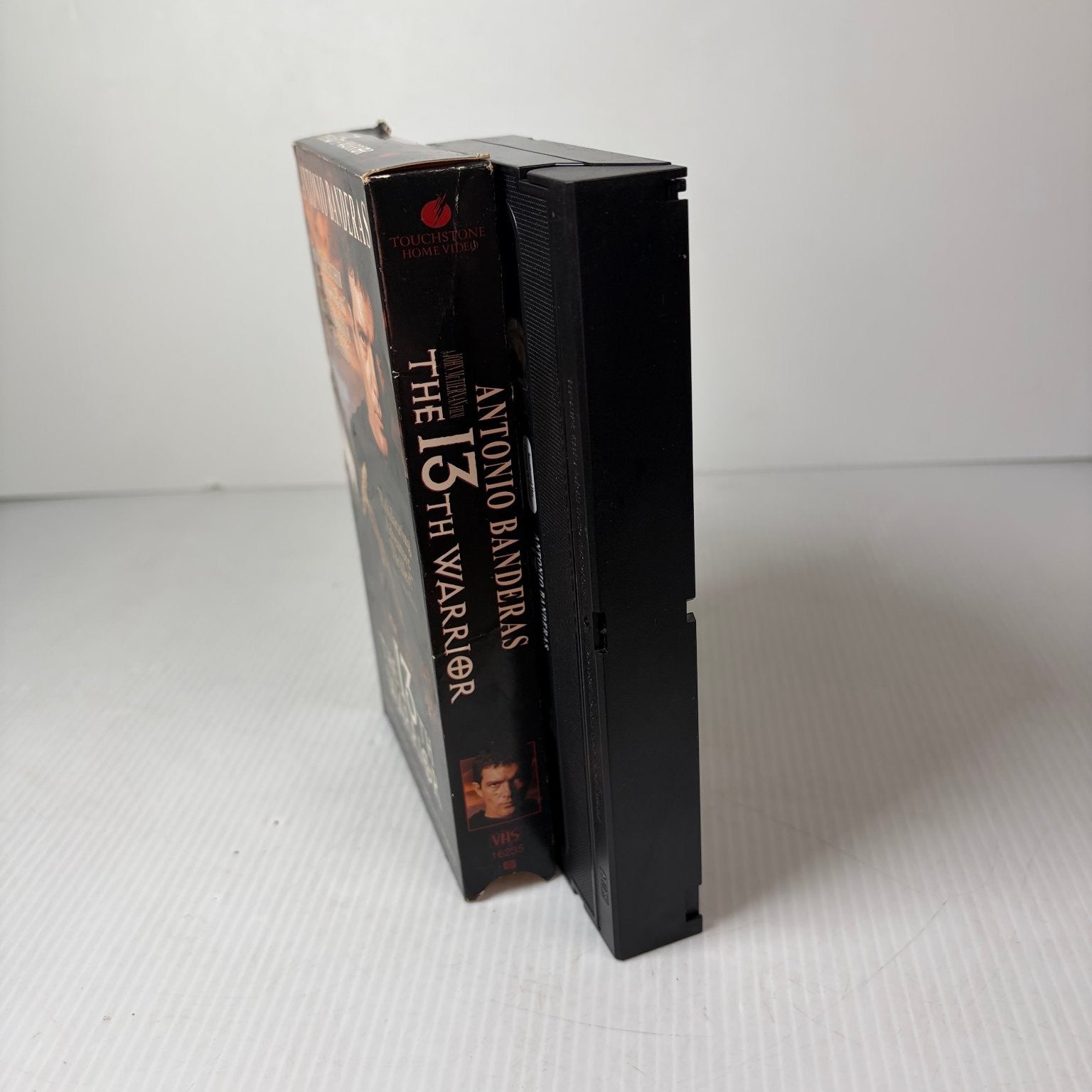 The 13th Warrior VHS 1999 Action Adventure Epic Antonio Banderas Touchstone
