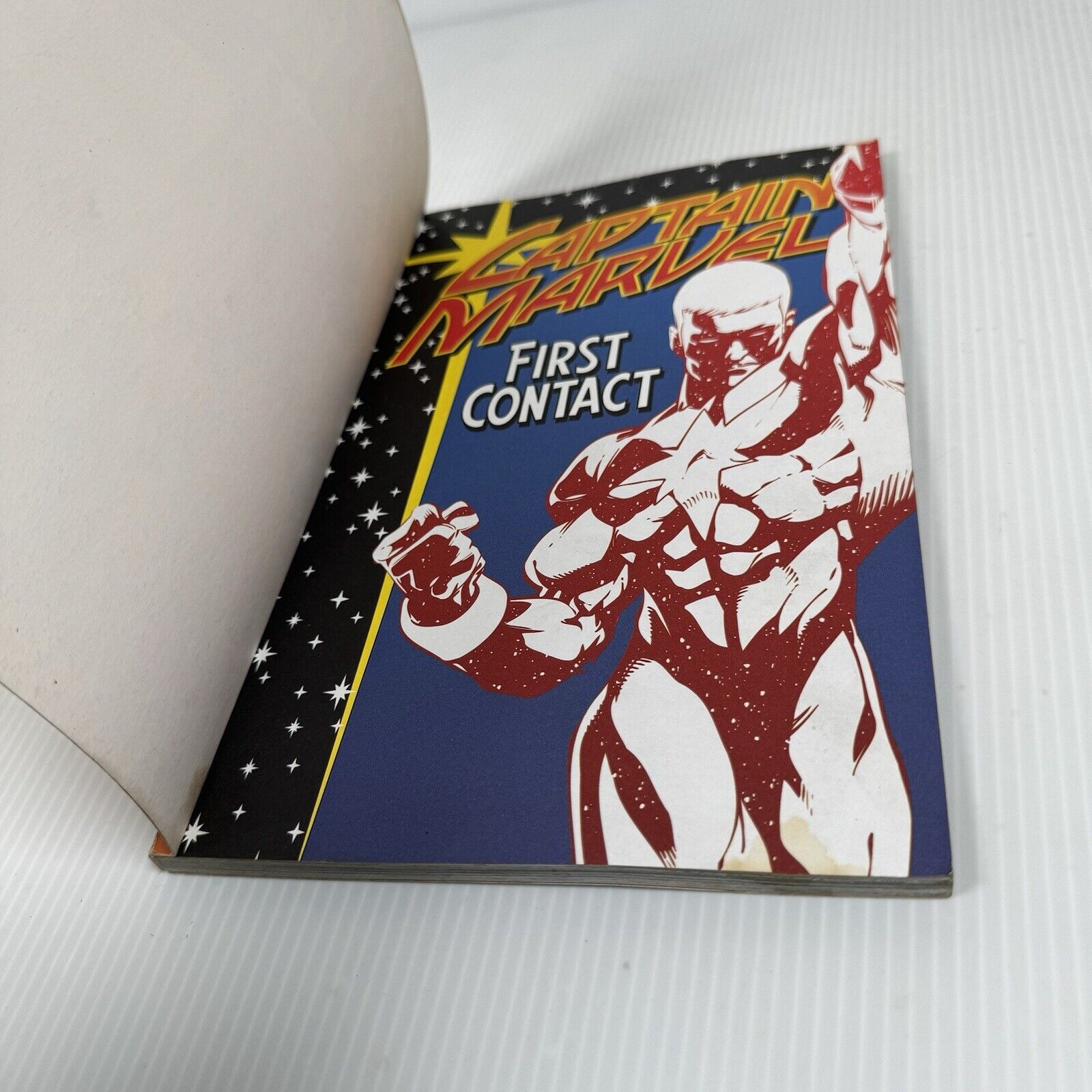 Captain Marvel First Contact Graphic Novel TPB 1st Print VTG 2001