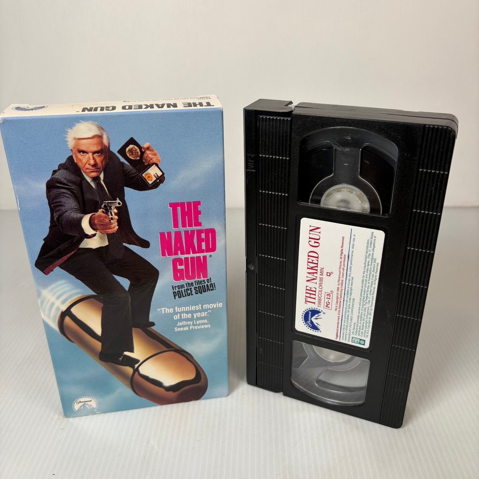 The Naked Gun VHS 1988 Comedy Leslie Nielsen Paramount Pictures