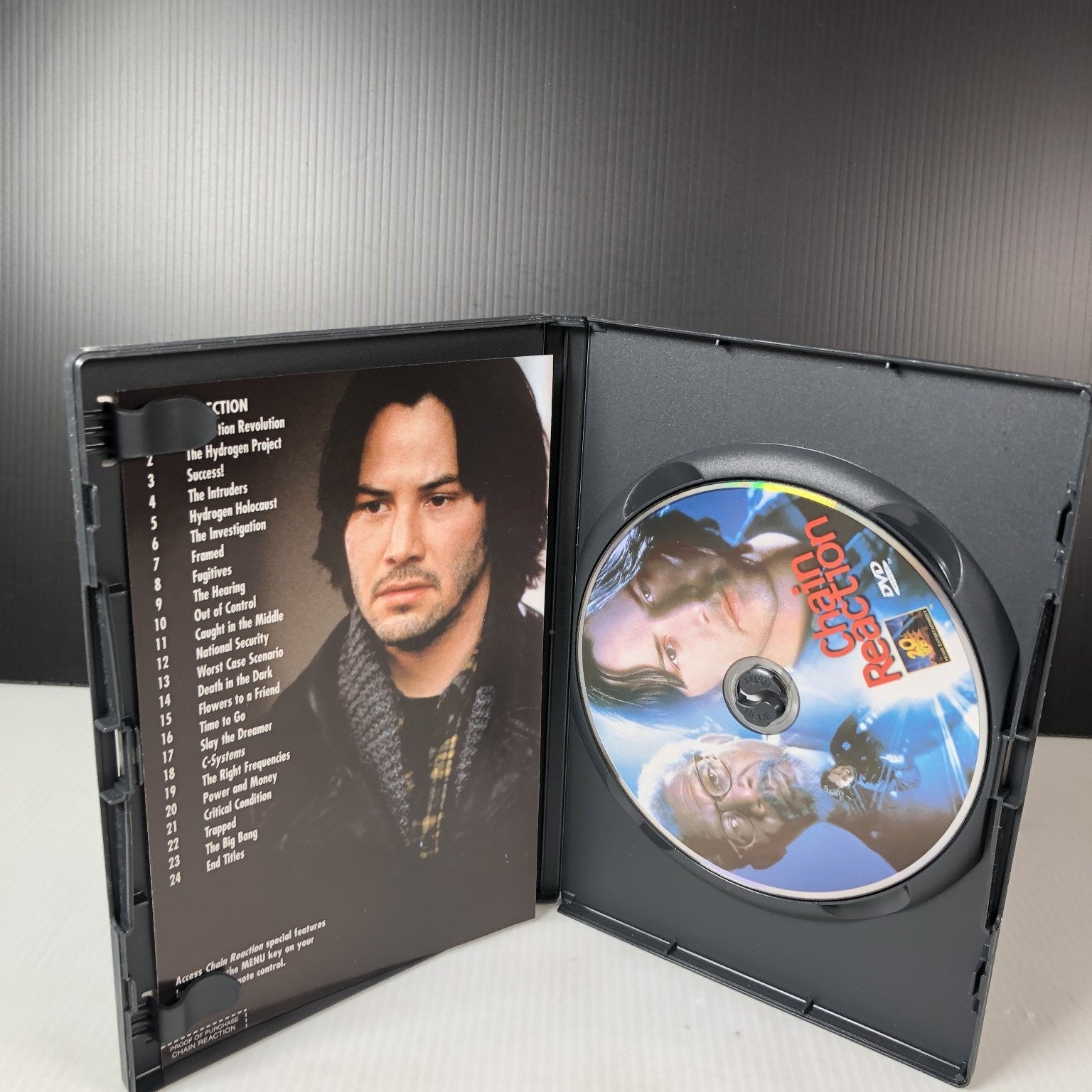 Chain Reaction DVD 1996 Keanu Reeves Morgan Freeman Action Thriller