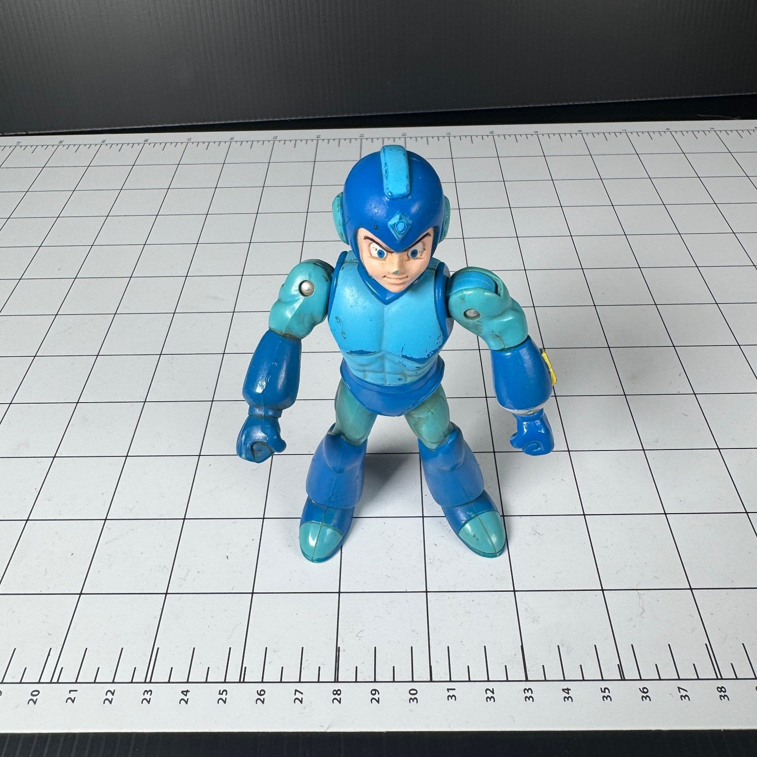 Vintage 1994 Mega Man Video Game 5" Action Figure Bandai Capcom