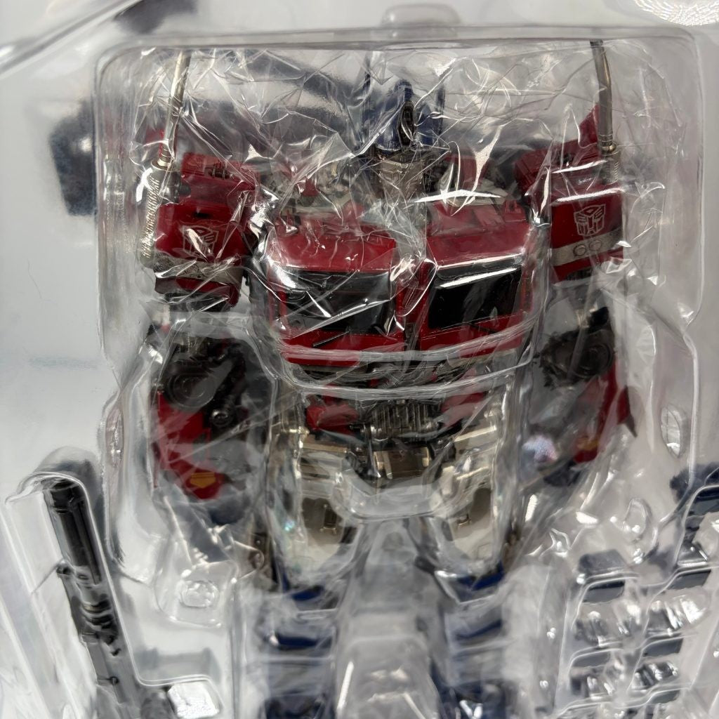 threezero Transformers Bumblebee Optimus Prime DLX Scale Collectible Figure