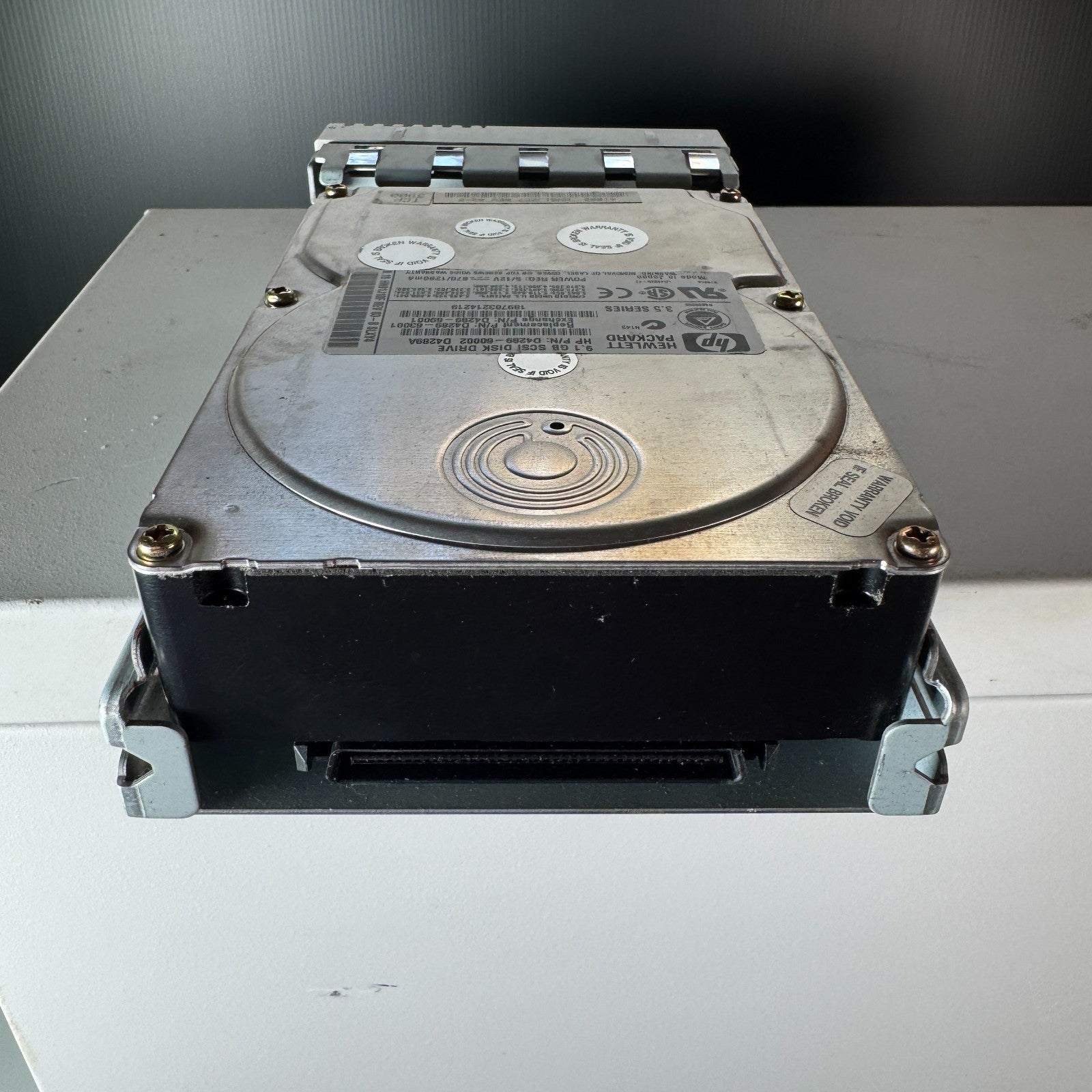 Vintage Hewlett Packard HP NetServer Storage System / 6 with 5 9GB Hard Drives