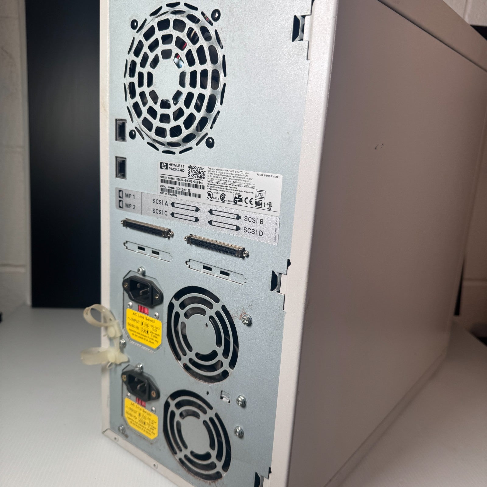 Vintage Hewlett Packard HP NetServer Storage System / 6 with 5 9GB Hard Drives