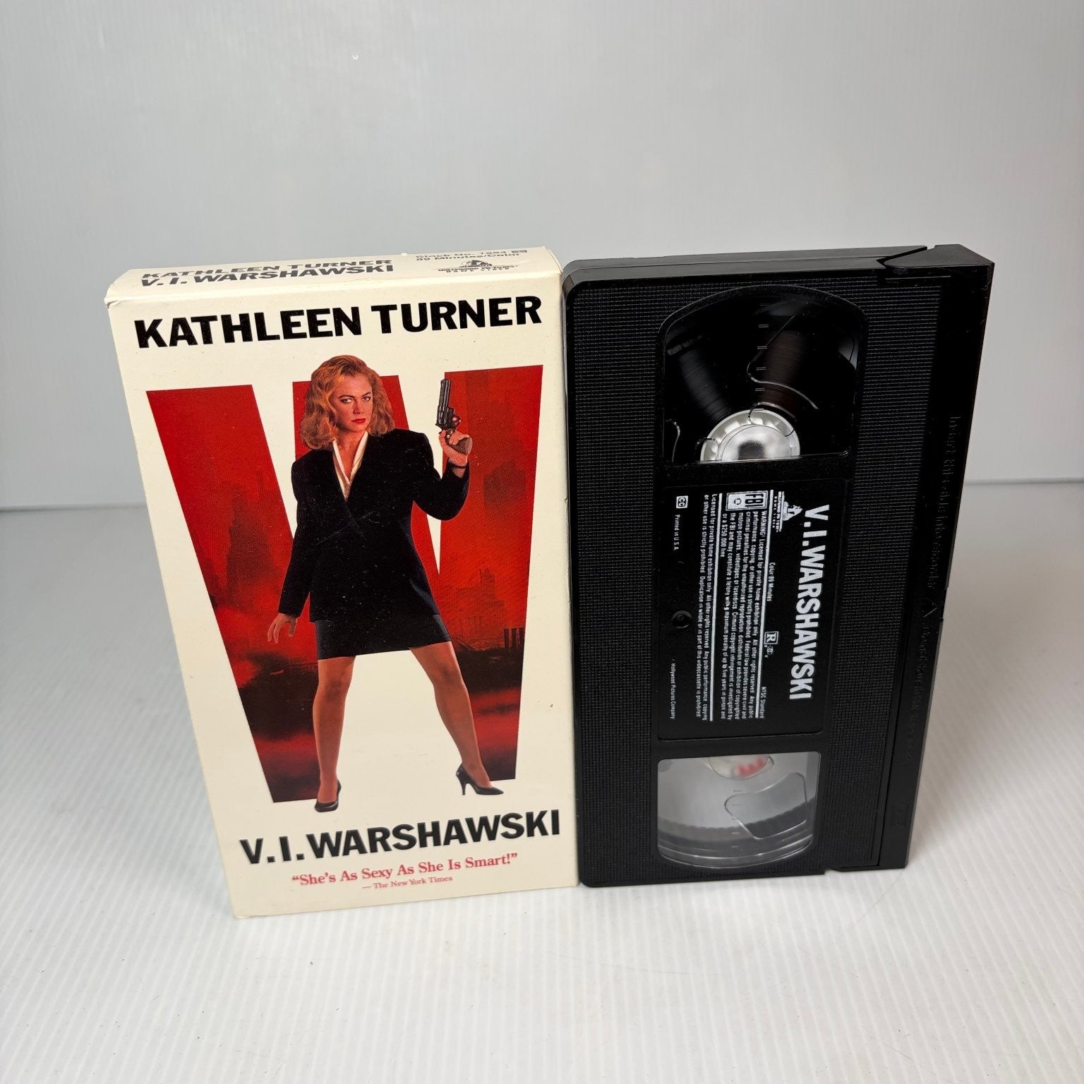 V.I. Warshawski VHS 1991 Crime Mystery Kathleen Turner Hollywood Pictures