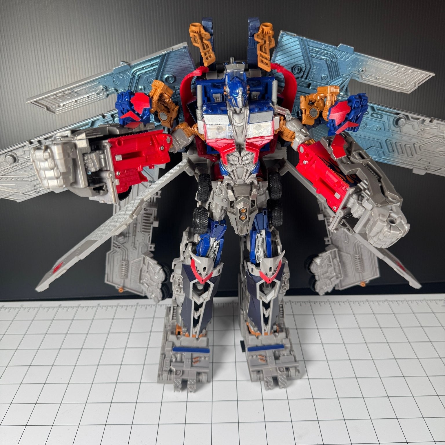 Ultimate Optimus Prime Transformers 3 Dark of the Moon Complete with Blaster