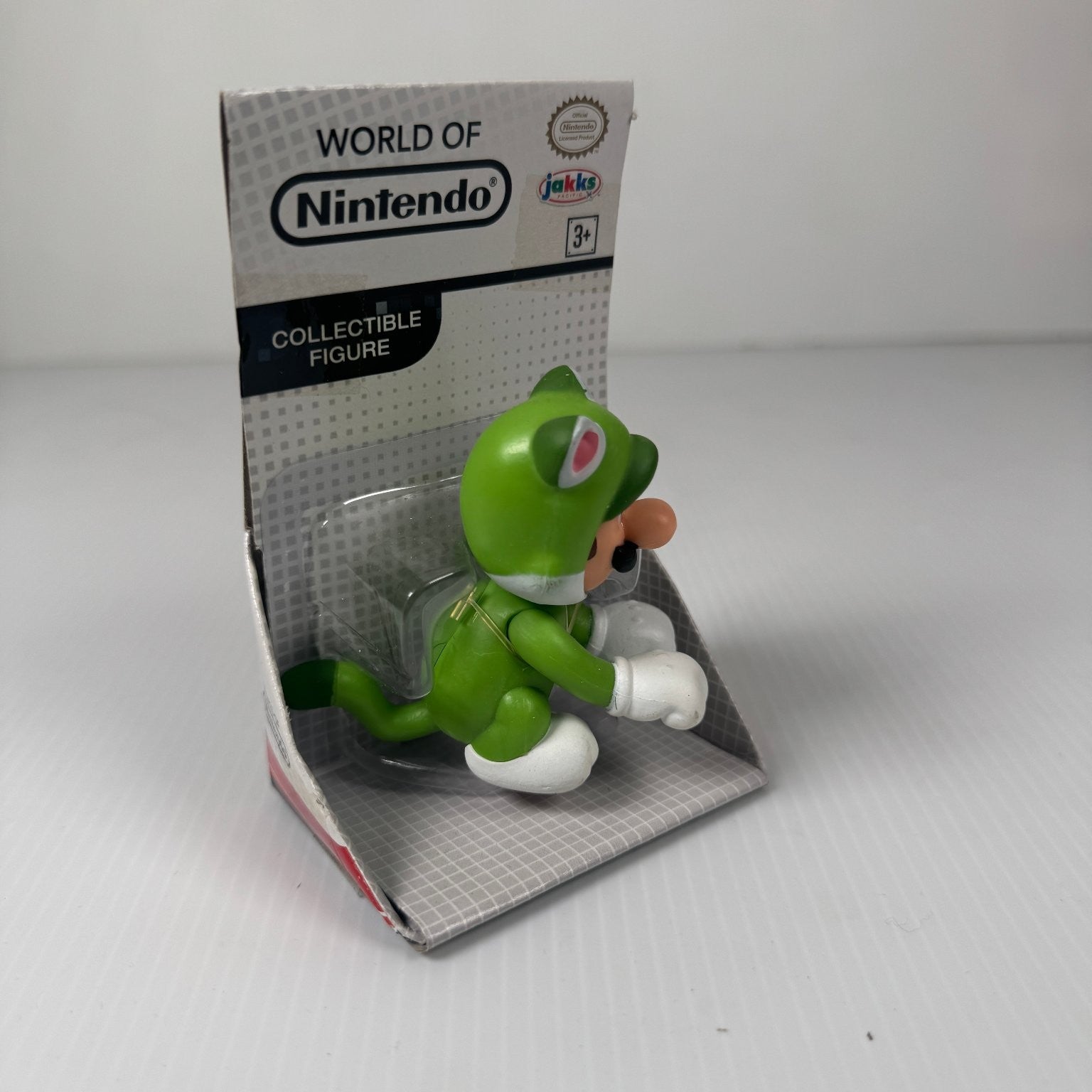 World of Nintendo Cat Luigi Super Mario 2.5" Collectible Figure