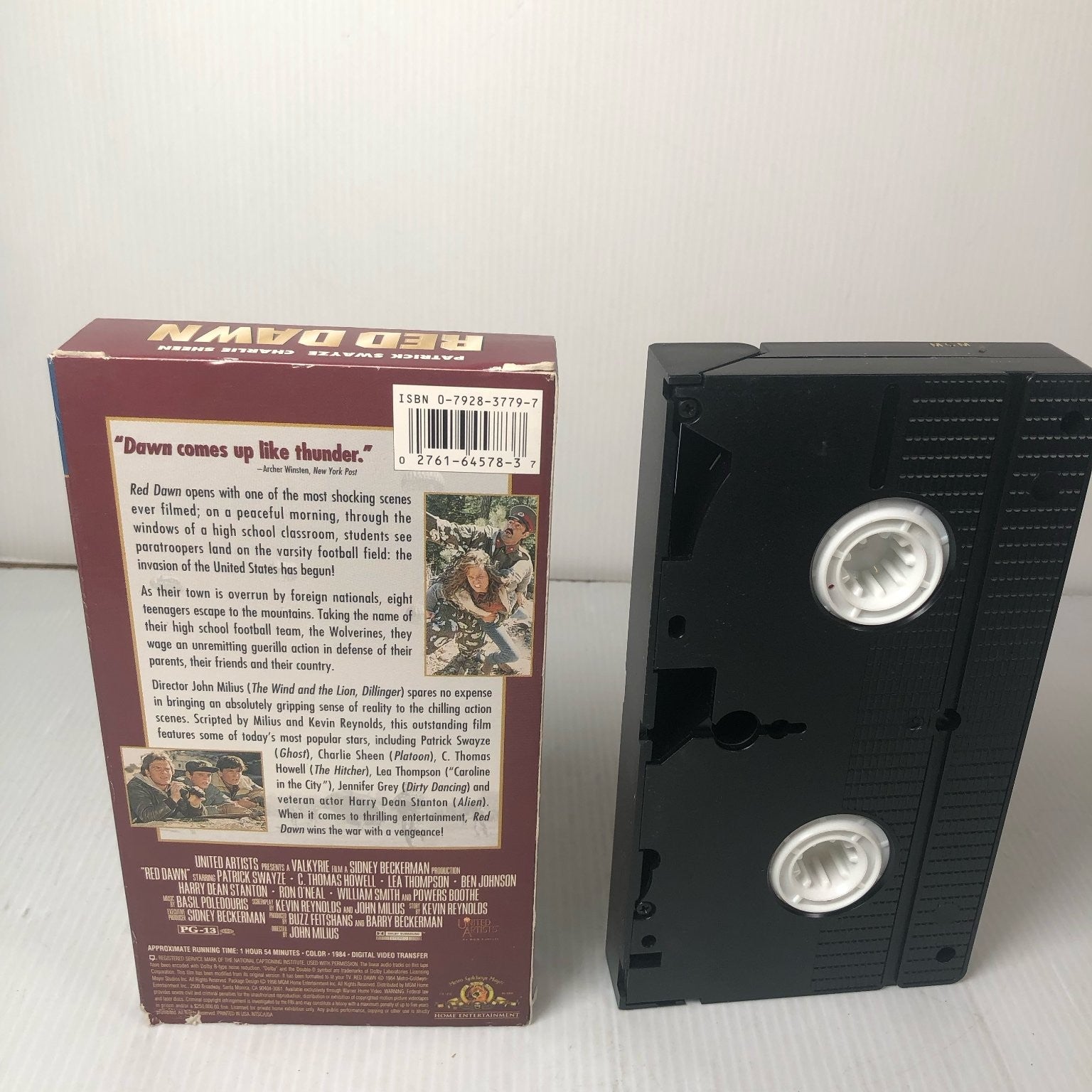 Red Dawn VHS 1984 Action War Film Patrick Swayze Charlie Sheen MGM/UA