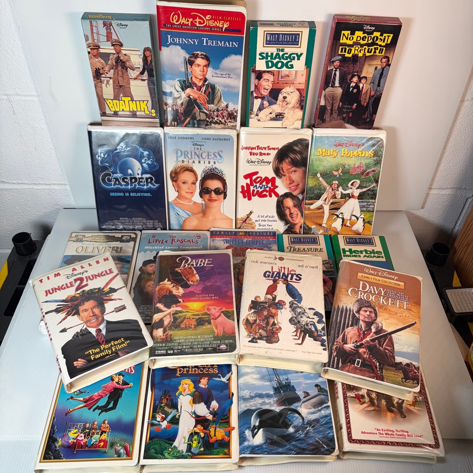 Disney VHS Lot of 21 Casper Mary Poppins Princess Diaries Jumanji & More