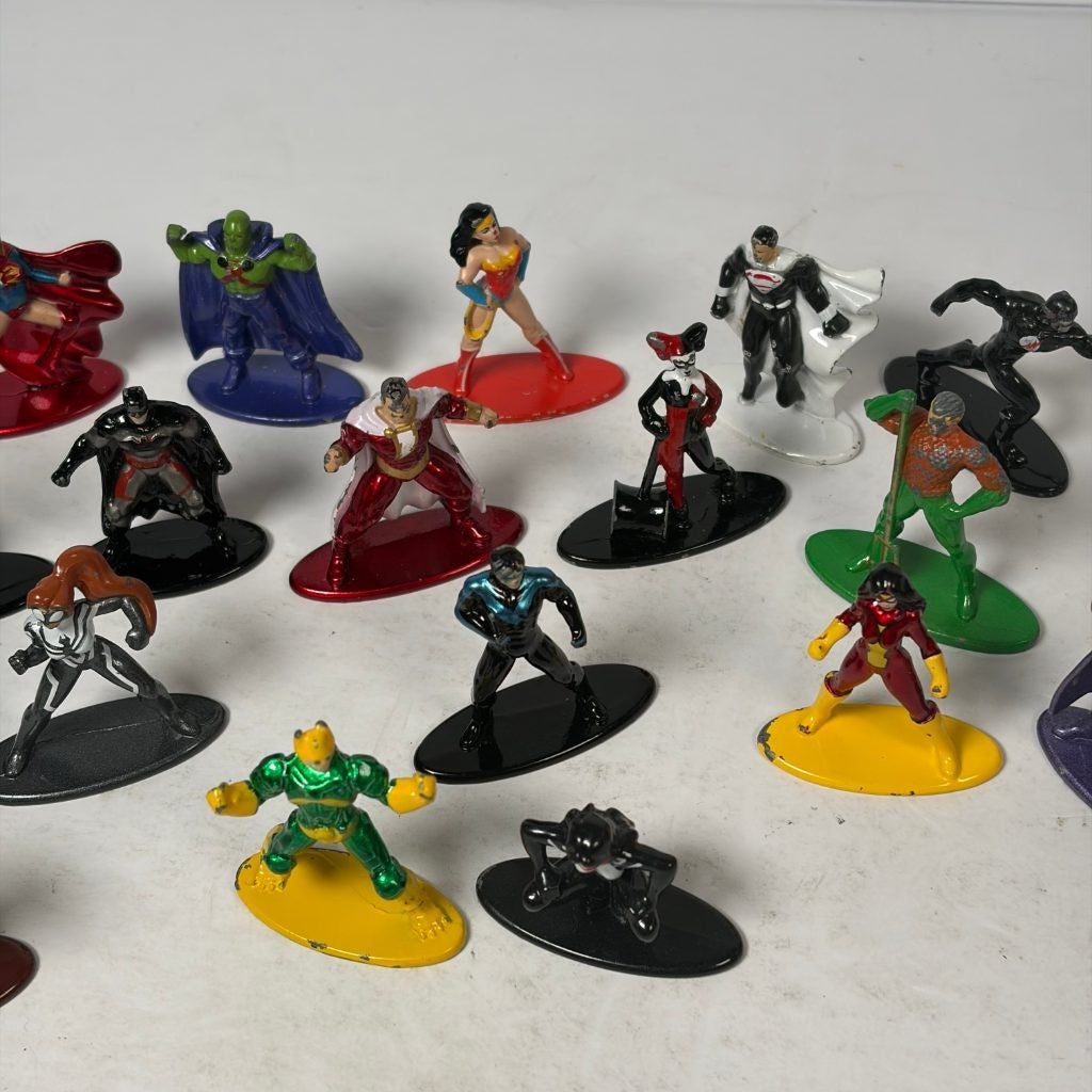 Jada Nano Metalfigs DC Comics Lot of 20 Diecast Mini Figures Batman Superman