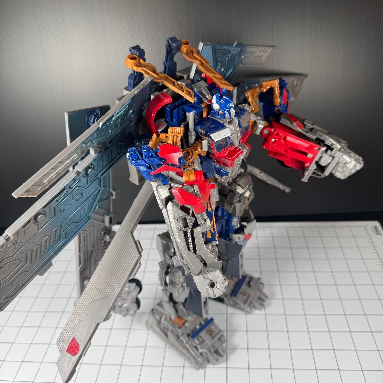 Ultimate Optimus Prime Transformers 3 Dark of the Moon Complete with Blaster