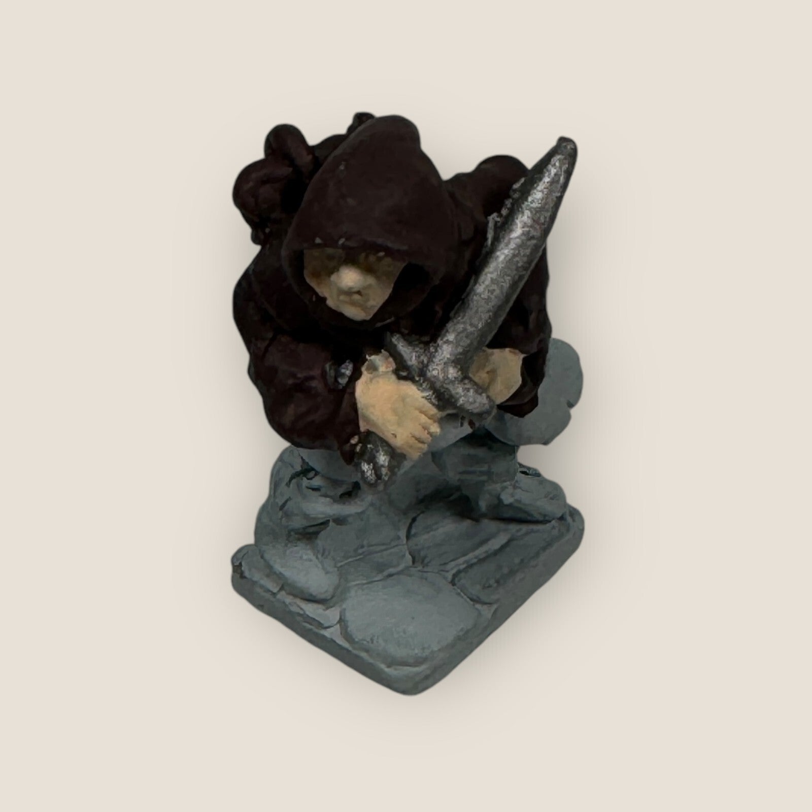 Dungeons & Dragons Lot of 4 Human Male Assassins Lead Miniatures Ral Partha 1976