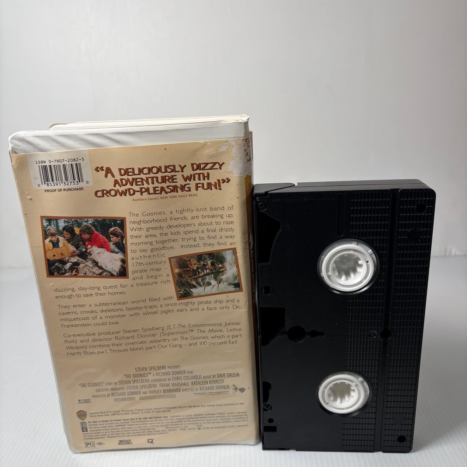 The Goonies VHS 1985 Adventure Family Comedy Richard Donner in Clamshell Case