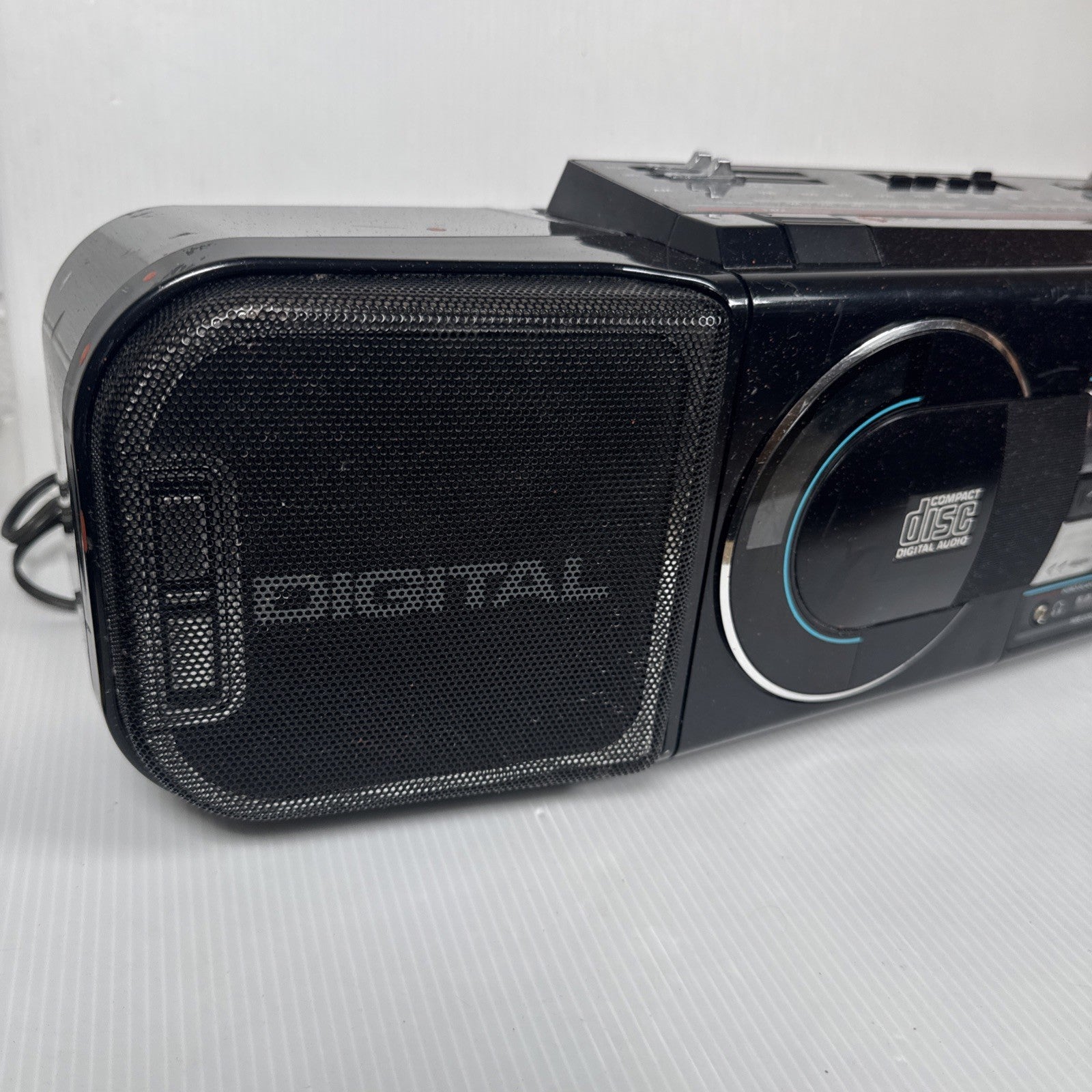 Magnavox D8880 Disc Radio Cassette Recorder CD Works, Cassette Eats Tape AS IS